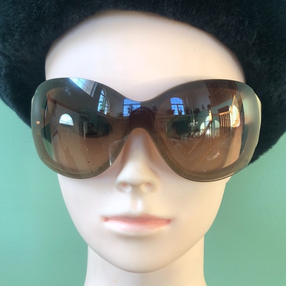 Chanel Shield Sunglasses - Picture 2 of 7